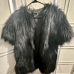 Bsable Short Sleeve Faux Fur Coat